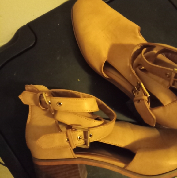 Olive Street boots - Picture 2 of 4